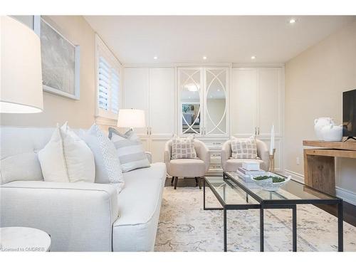 5138 Cherryhill Crescent, Burlington, ON - Indoor Photo Showing Living Room