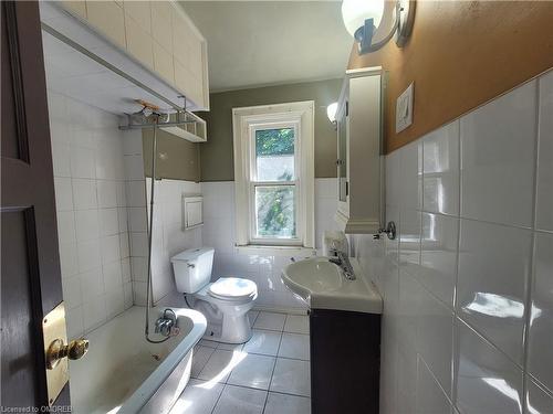 69 South Oval, Hamilton, ON - Indoor Photo Showing Bathroom