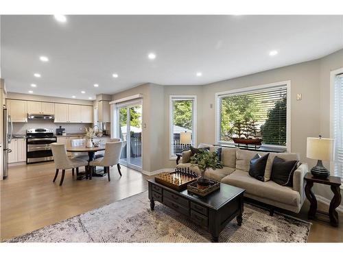 2486 Carberry Way, Oakville, ON - Indoor Photo Showing Living Room