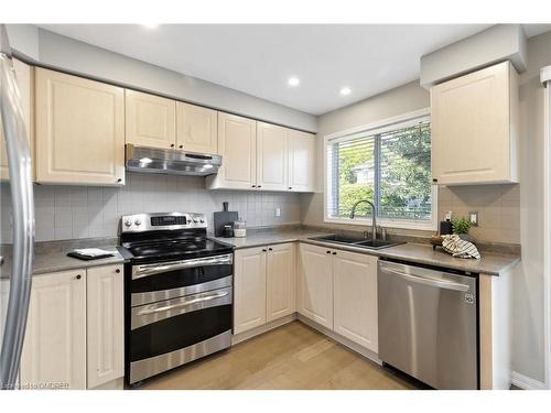 2486 Carberry Way, Oakville, ON - Indoor Photo Showing Kitchen With Double Sink