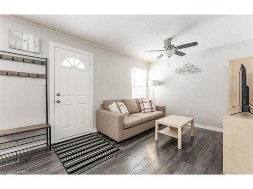 81 Normanhurst Avenue, Hamilton, ON - Indoor Photo Showing Living Room