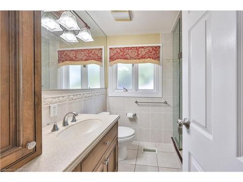 240 Tweedsdale Crescent, Oakville, ON - Indoor Photo Showing Bathroom