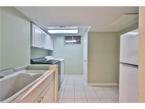 240 Tweedsdale Crescent, Oakville, ON - Indoor Photo Showing Laundry Room