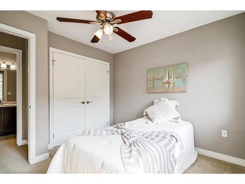 4-7 Lakelawn Road, Grimsby, ON - Indoor Photo Showing Bedroom