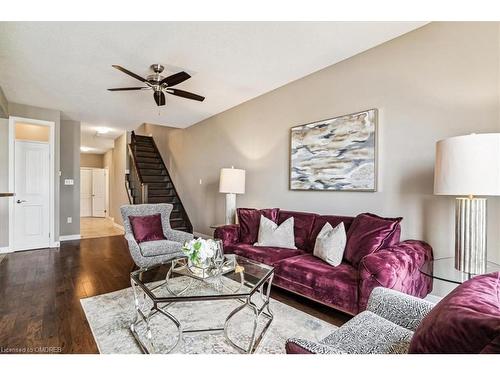 7 Lakelawn Road, Grimsby, ON - Indoor Photo Showing Living Room