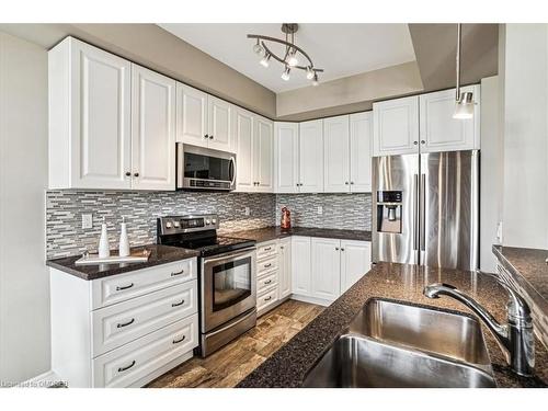 7 Lakelawn Road, Grimsby, ON - Indoor Photo Showing Kitchen With Stainless Steel Kitchen With Double Sink With Upgraded Kitchen