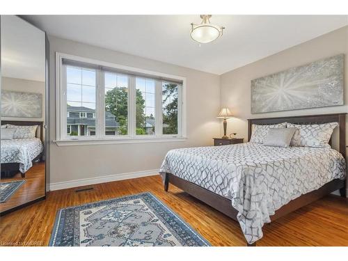 418 Willis Drive, Oakville, ON - Indoor Photo Showing Bedroom