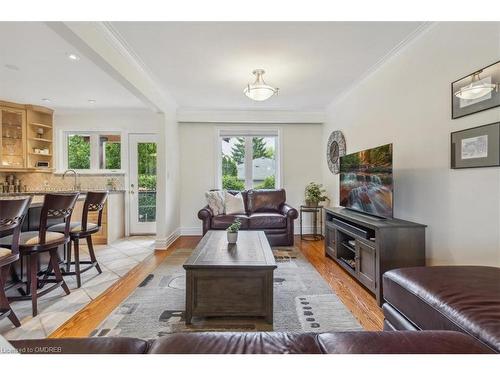 418 Willis Drive, Oakville, ON - Indoor Photo Showing Living Room