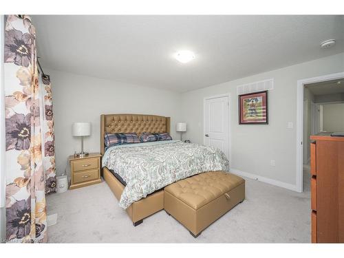 53-520 Grey Street, Brantford, ON - Indoor Photo Showing Bedroom