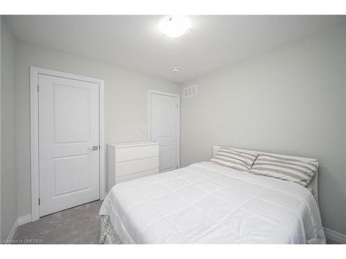 53-520 Grey Street, Brantford, ON - Indoor Photo Showing Bedroom