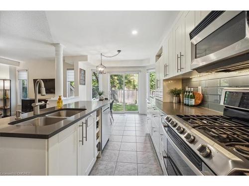 5429 Robjen Road, Burlington, ON - Indoor Photo Showing Kitchen With Double Sink With Upgraded Kitchen