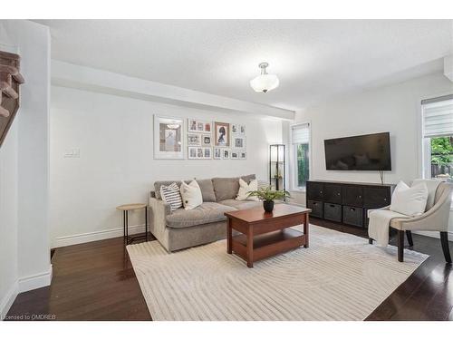 5429 Robjen Road, Burlington, ON - Indoor Photo Showing Living Room