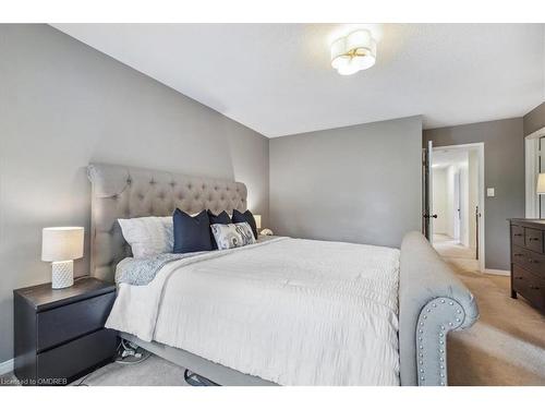 5429 Robjen Road, Burlington, ON - Indoor Photo Showing Bedroom