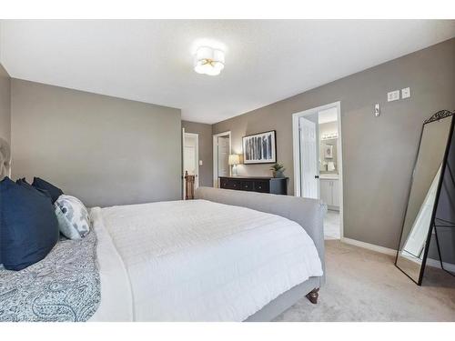 5429 Robjen Road, Burlington, ON - Indoor Photo Showing Bedroom