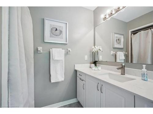 5429 Robjen Road, Burlington, ON - Indoor Photo Showing Bathroom