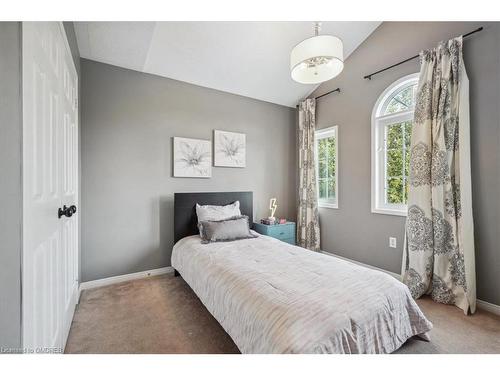 5429 Robjen Road, Burlington, ON - Indoor Photo Showing Bedroom