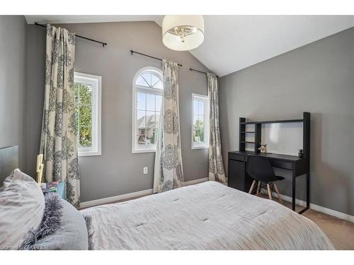 5429 Robjen Road, Burlington, ON - Indoor Photo Showing Bedroom