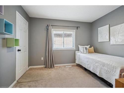 5429 Robjen Road, Burlington, ON - Indoor Photo Showing Bedroom