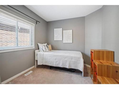 5429 Robjen Road, Burlington, ON - Indoor Photo Showing Bedroom