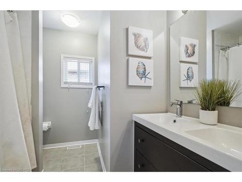 5429 Robjen Road, Burlington, ON - Indoor Photo Showing Bathroom