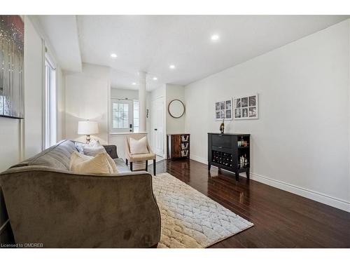 5429 Robjen Road, Burlington, ON - Indoor Photo Showing Living Room