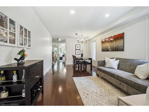 5429 Robjen Road, Burlington, ON - Indoor Photo Showing Living Room