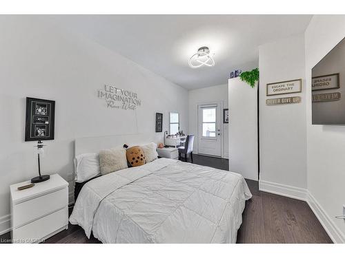 116 Maurice Drive, Oakville, ON - Indoor Photo Showing Bedroom