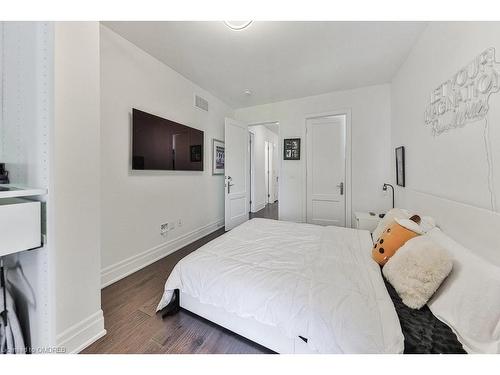 116 Maurice Drive, Oakville, ON - Indoor Photo Showing Bedroom