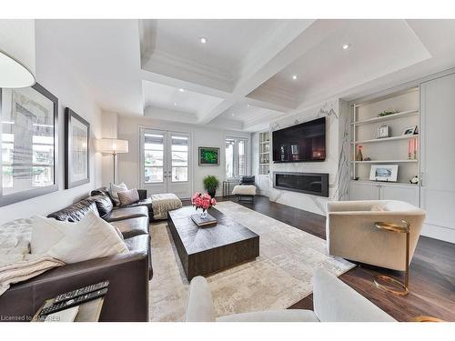 116 Maurice Drive, Oakville, ON - Indoor Photo Showing Living Room