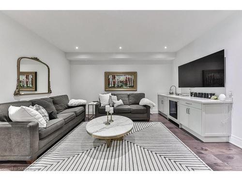 116 Maurice Drive, Oakville, ON - Indoor Photo Showing Living Room