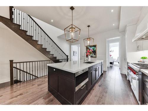 116 Maurice Drive, Oakville, ON - Indoor Photo Showing Kitchen With Upgraded Kitchen