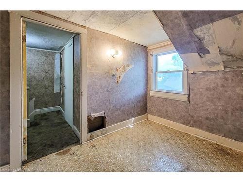 29 New Street, Hamilton, ON - Indoor Photo Showing Other Room