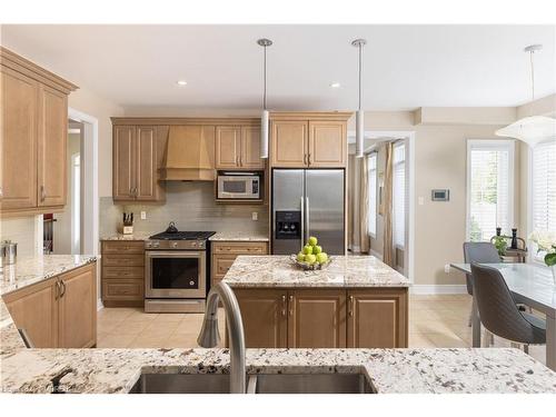 3301 Springflower Way, Oakville, ON - Indoor Photo Showing Kitchen With Stainless Steel Kitchen With Double Sink With Upgraded Kitchen