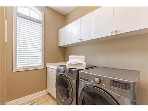 3301 Springflower Way, Oakville, ON - Indoor Photo Showing Laundry Room