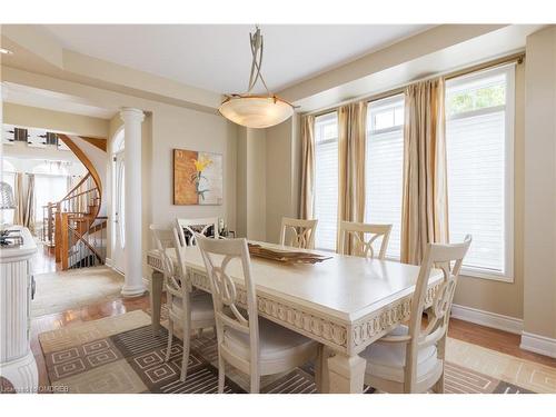 3301 Springflower Way, Oakville, ON - Indoor Photo Showing Dining Room