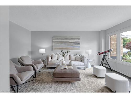 2050 Eighth Line, Oakville, ON - Indoor Photo Showing Living Room