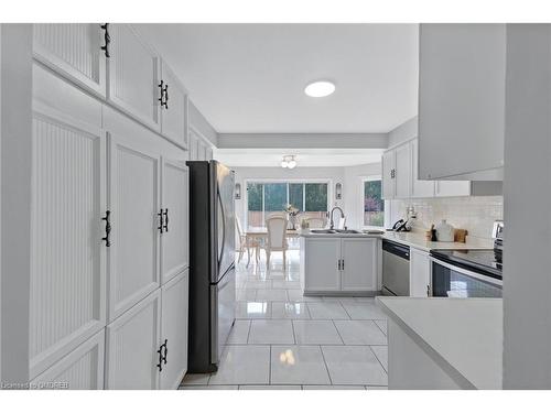 2050 Eighth Line, Oakville, ON - Indoor Photo Showing Kitchen With Upgraded Kitchen