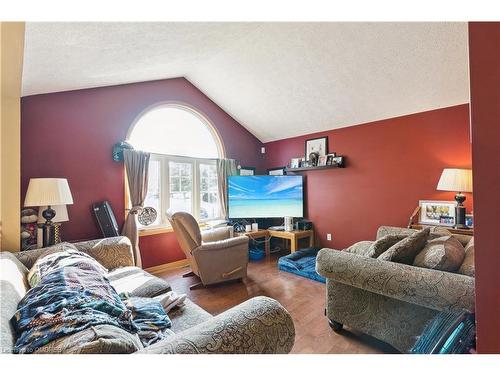 82 Whitlaw Way, Paris, ON - Indoor Photo Showing Living Room