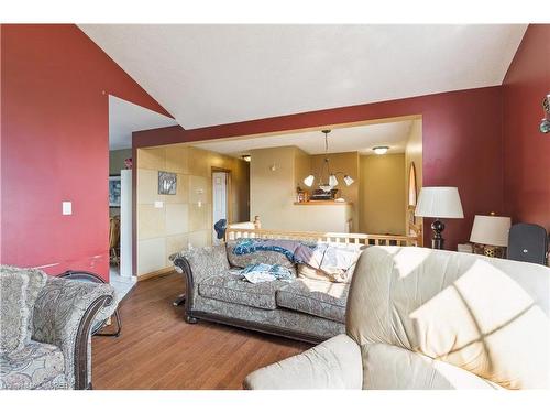 82 Whitlaw Way, Paris, ON - Indoor Photo Showing Bedroom