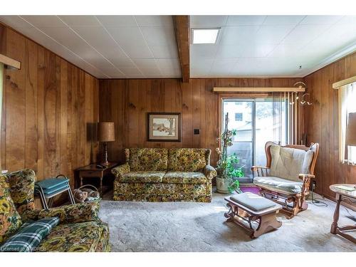 35 Court Street N, Milton, ON - Indoor Photo Showing Living Room