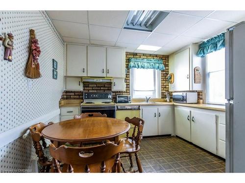 35 Court Street N, Milton, ON - Indoor Photo Showing Kitchen