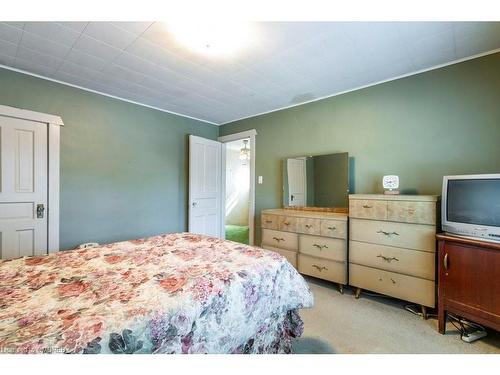 35 Court Street N, Milton, ON - Indoor Photo Showing Bedroom