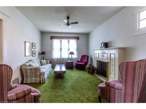 35 Court Street N, Milton, ON - Indoor Photo Showing Living Room