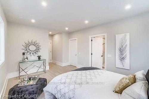 1404 Wren Avenue, Oakville, ON - Indoor Photo Showing Bedroom