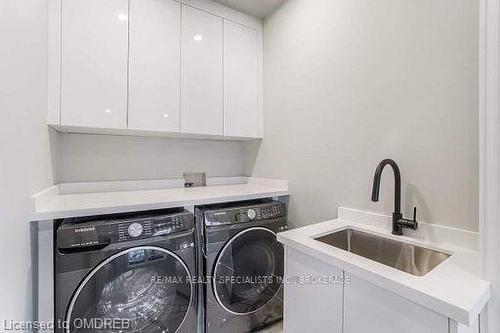 1404 Wren Avenue, Oakville, ON - Indoor Photo Showing Laundry Room