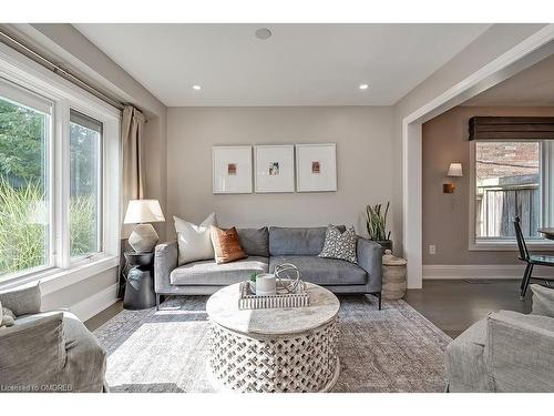 5217 Nova Crescent, Burlington, ON - Indoor Photo Showing Living Room