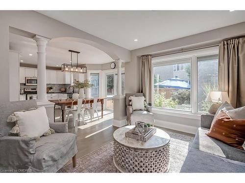 5217 Nova Crescent, Burlington, ON - Indoor Photo Showing Living Room