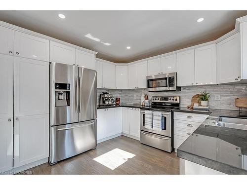 5217 Nova Crescent, Burlington, ON - Indoor Photo Showing Kitchen