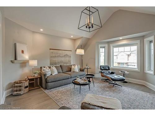 5217 Nova Crescent, Burlington, ON - Indoor Photo Showing Living Room