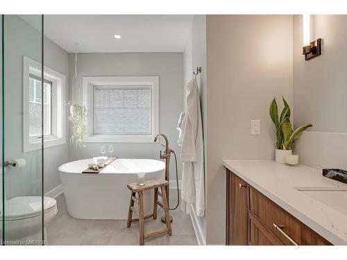 5217 Nova Crescent, Burlington, ON - Indoor Photo Showing Bathroom